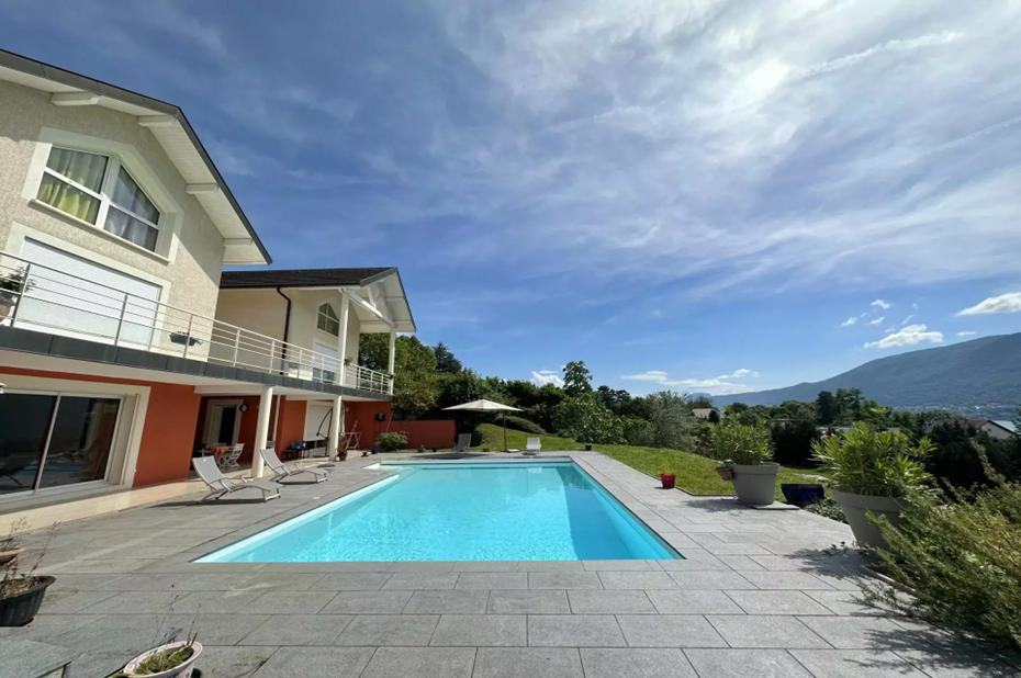 VILLA A TRESSERVE